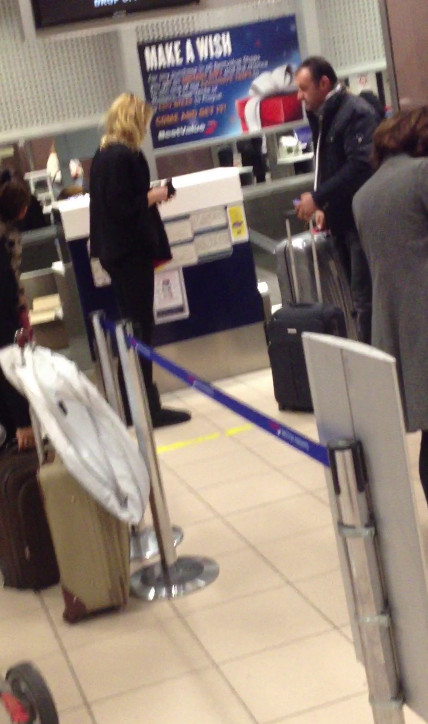 Sotia lui Cristian Boureanu a fost insotita intotdeauna de un prieten, care a ajutat-o sa care bagajele