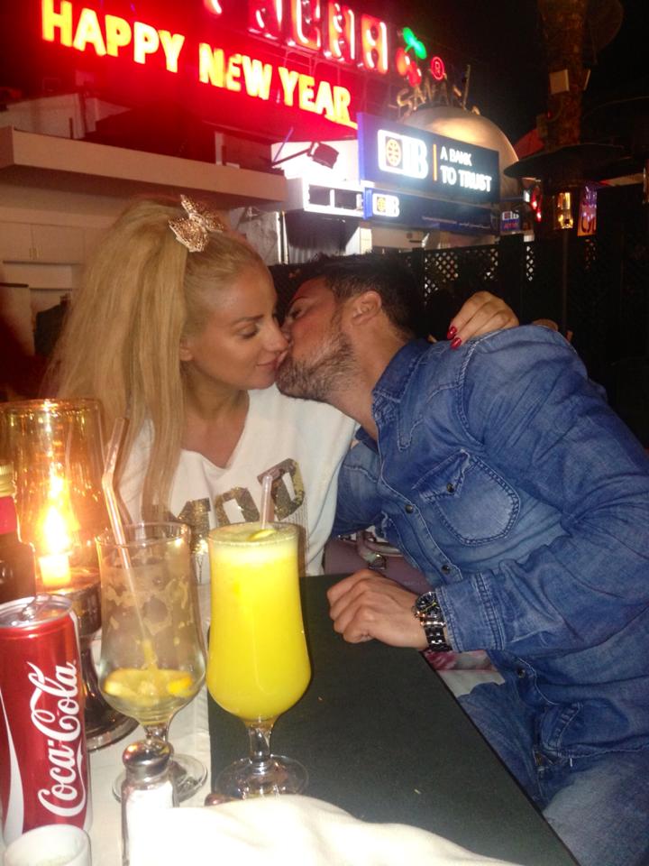 Sanzi si Zuluf sunt impreuna de trei luni si jumatate si sunt indragostiti pana peste urechi