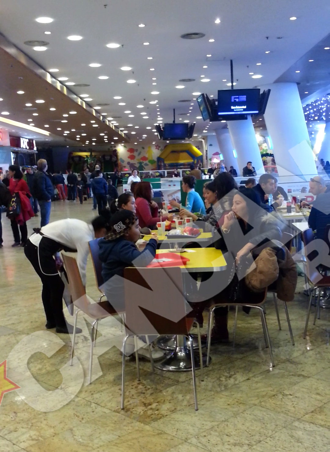 Narcisa l-a privit mandra pe Alberto