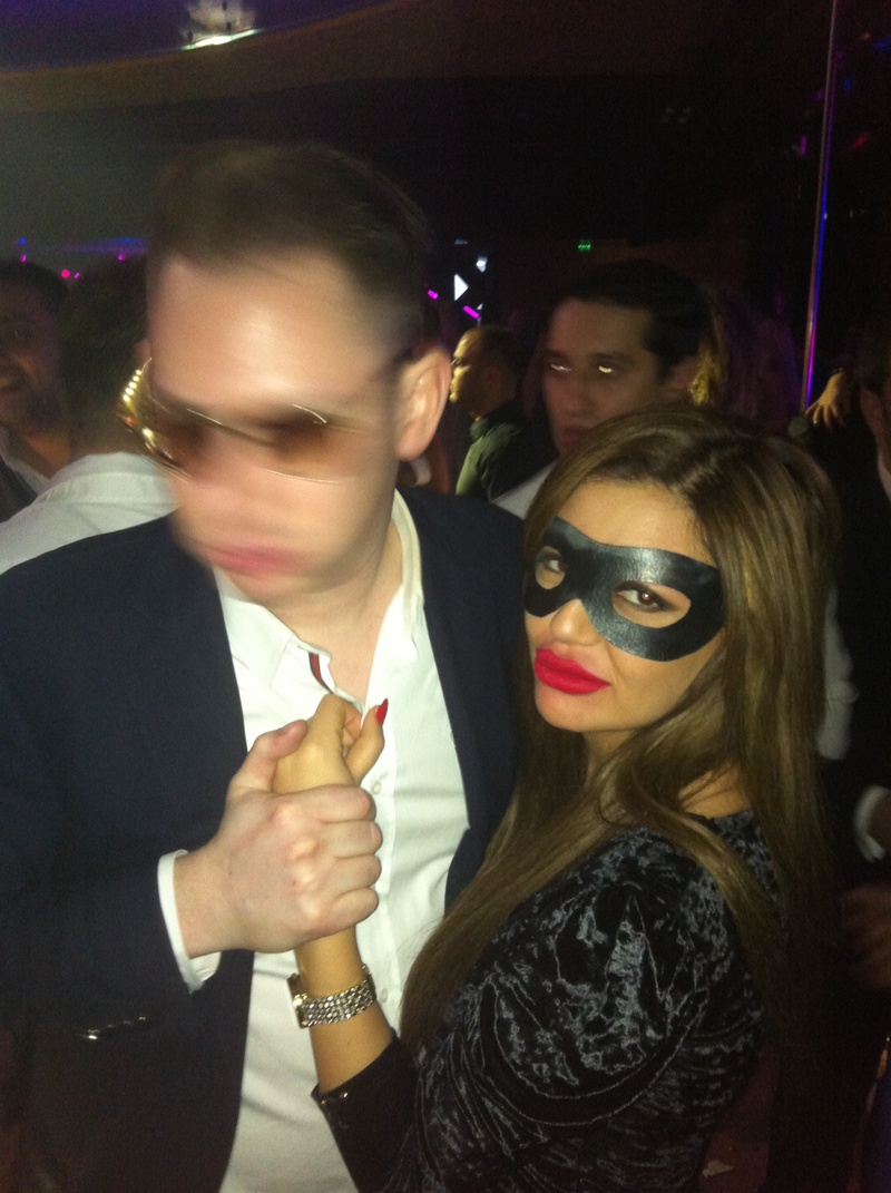 Tanara a cazut in mrejele lui Versace fara sa stea pe ganduri