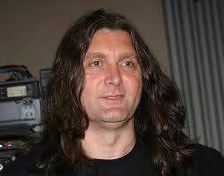 Cazan se apropie de 60 de ani, dar si-a mentinut frizura din perioada de glorie