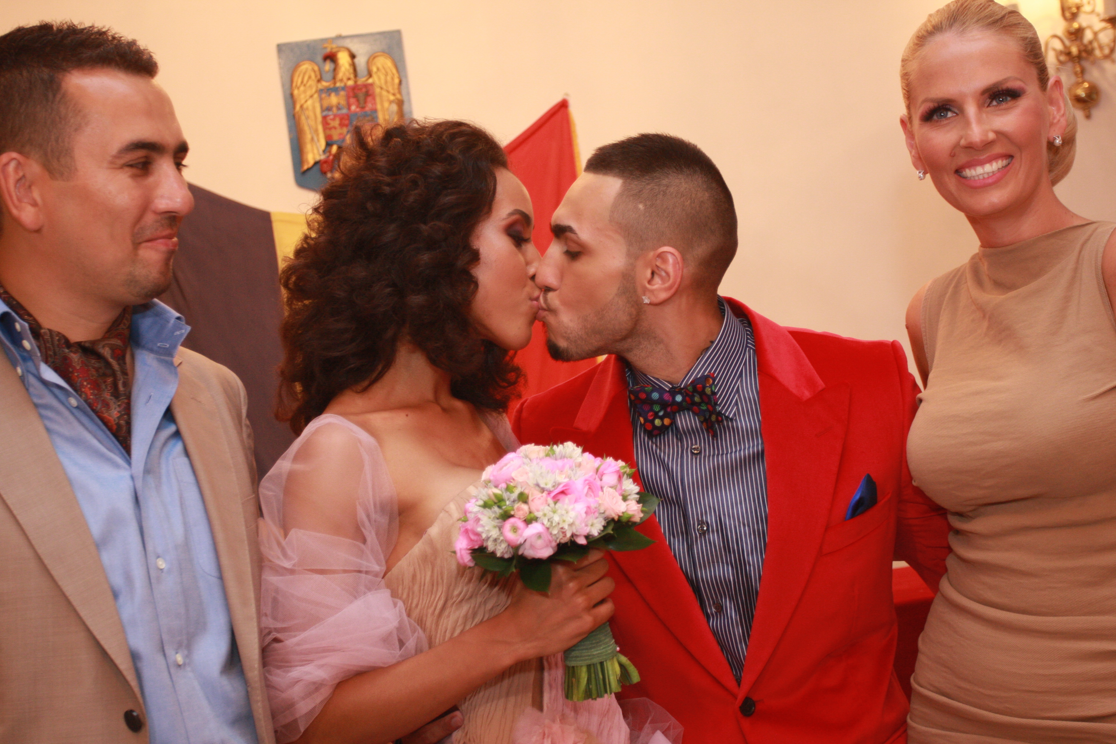 Cei doi s-au sarutat, fericiti, dupa ce au spus 