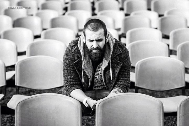 Silviu posteaza pe contul lui tot mai multe fotografii in care apare singur, impotriva regimului sursa: Facebook