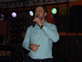 De Revelion, Marius Marin a cantat intr-un restaurant din Slobozia sursa: La costa