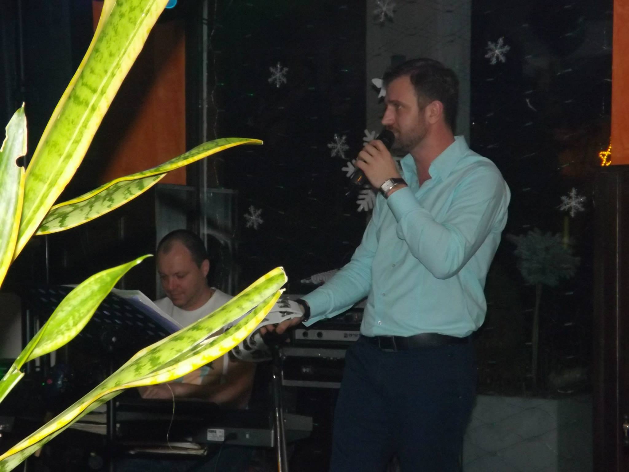 Gerard Butler de Romania a facut senzatie alaturi de trupa lui