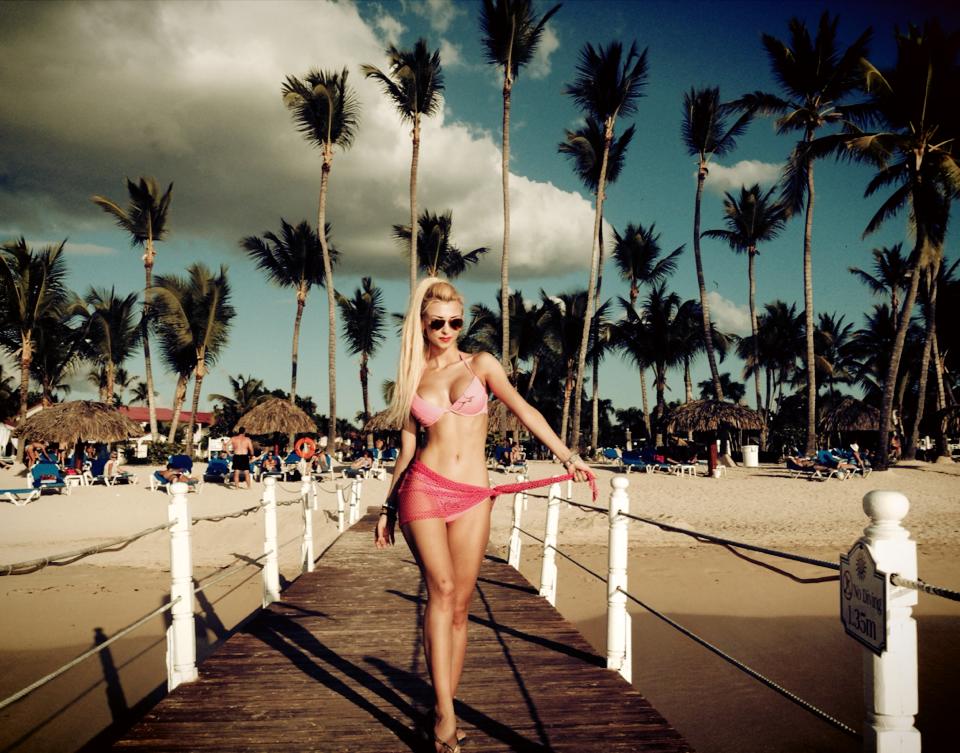 Vedeta are parte de soare si plaja, la mii de kilometri distanta de Romania