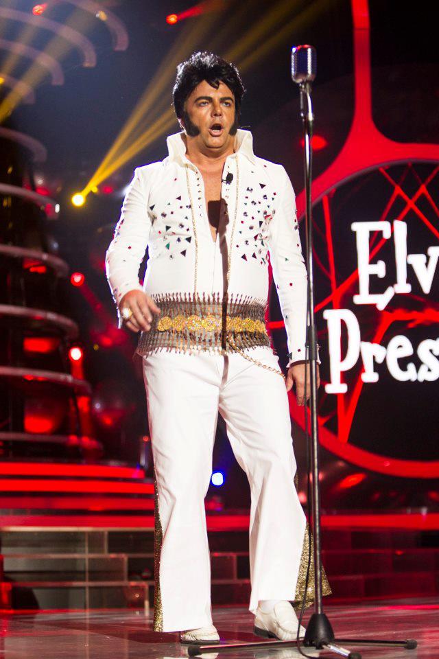 Adrian este un mare fan al lui Elvis Presley, pe care il imita foarte bine