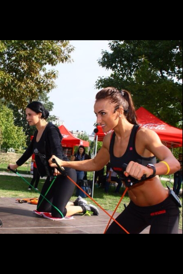 Andreea si Anca lucreaza impreuna de mai bine de un an si au colaborat si la 