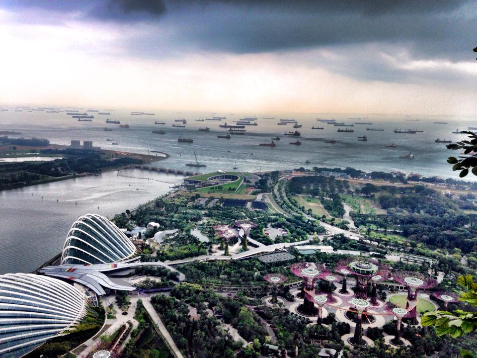 Aceasta este privelistea pe care Tudor si iubita lui o au de la balconul apartamentului in care locuiesc, la etajul 36 al unui hotel de lux sursa: Facebook