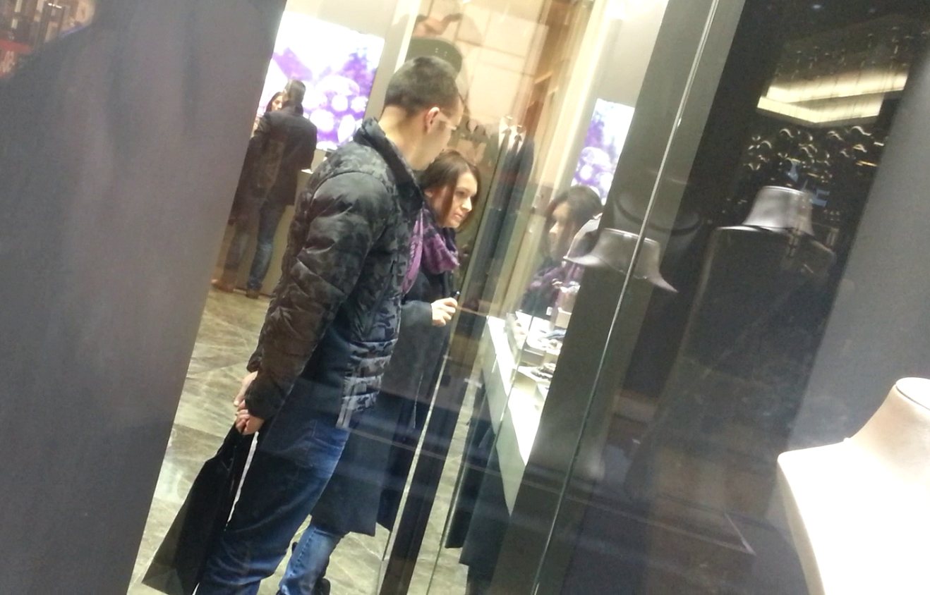 O satena l-a sfatuit pe Mazare Junior ce bijuterie sa cumpere pentru mama lui