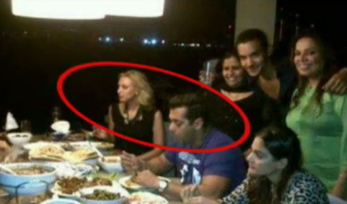 Iulia si Salman, impreuna intr-un restaurant (foto: PRO TV)