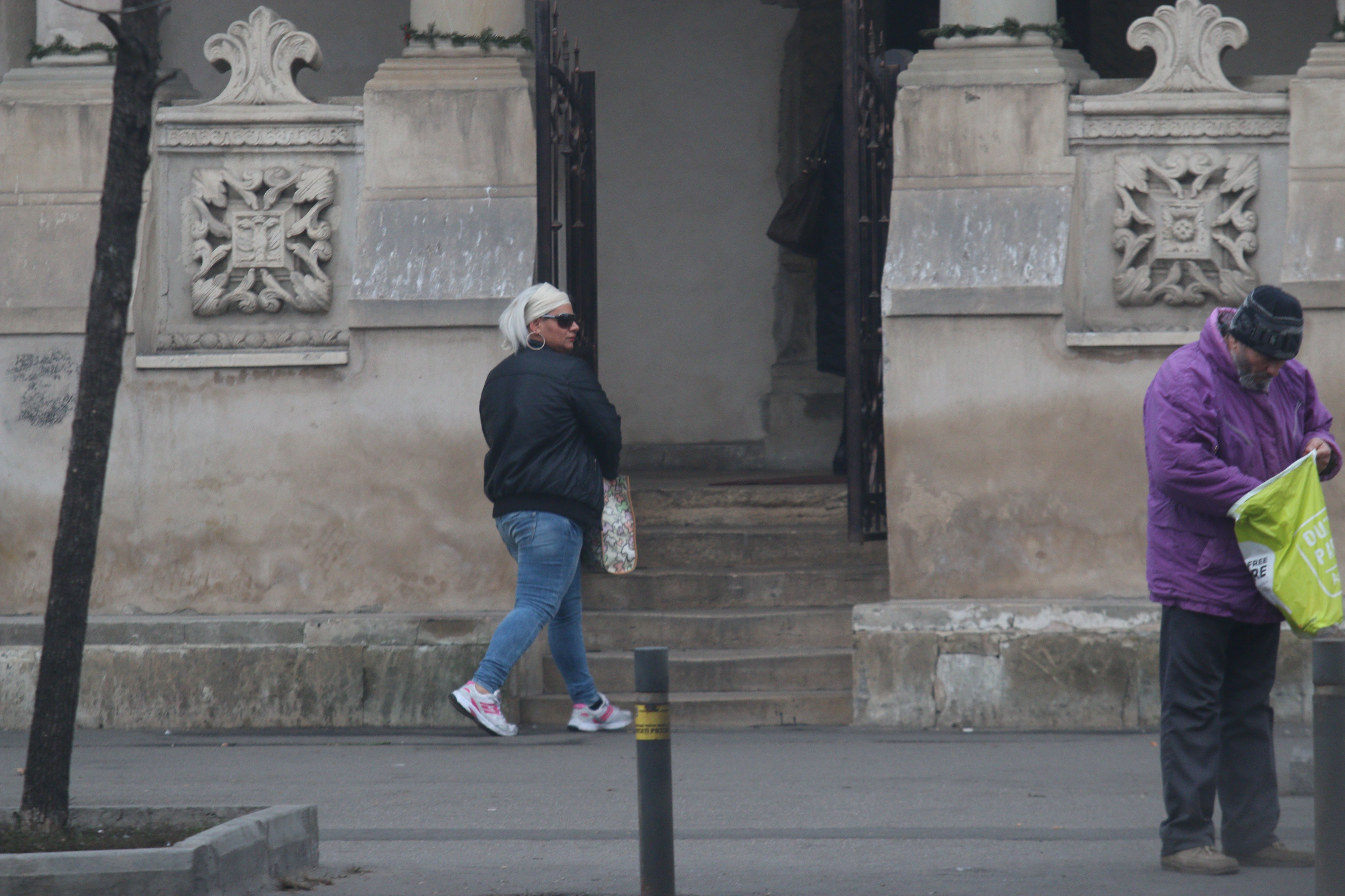 Nikita s-a oprit la biserica sa aprinda lumanari, imediat dupa ce a aterizat