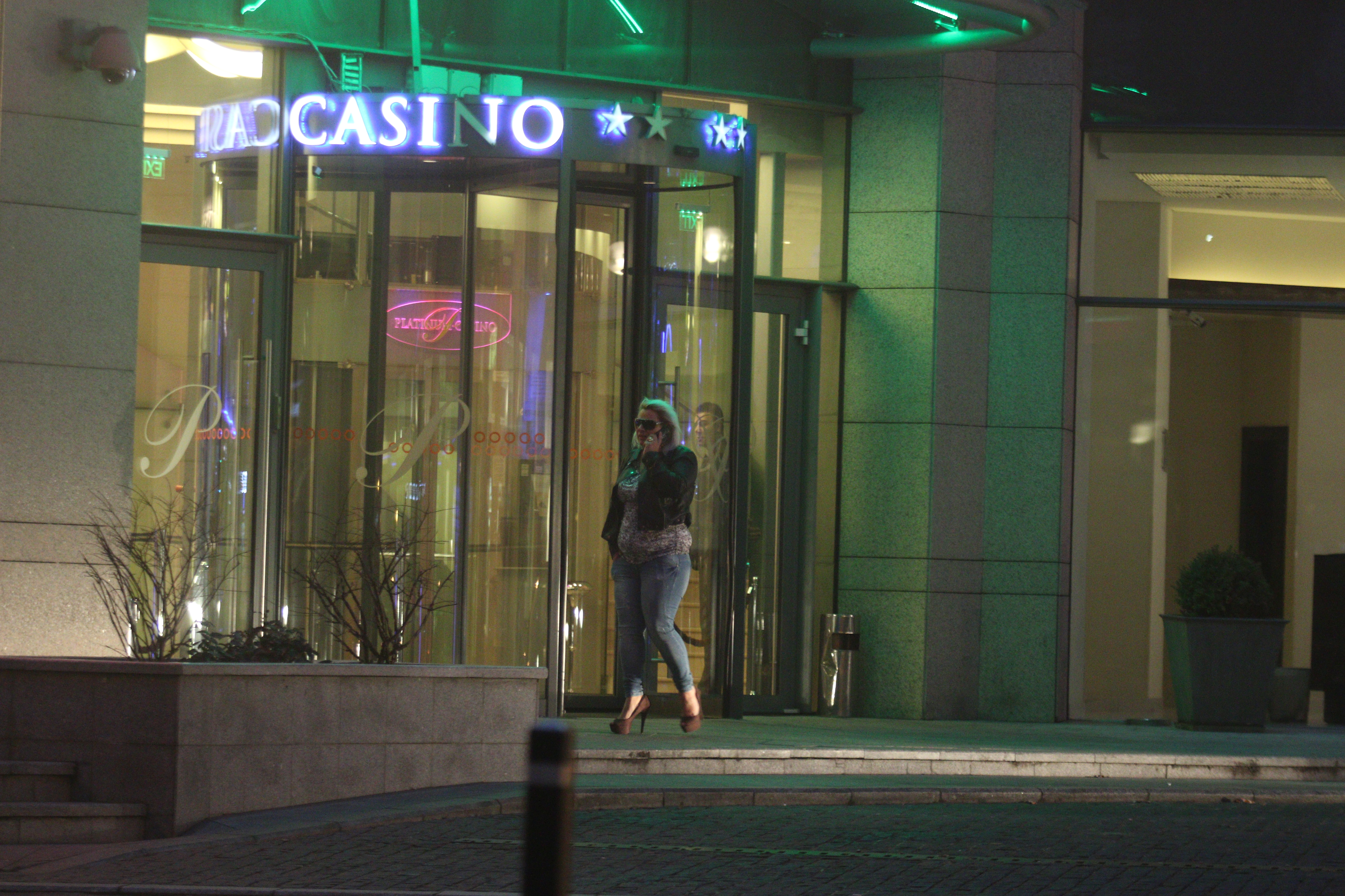 Nikita a mers sa se distreze la un cazino de pe Calea Victoriei