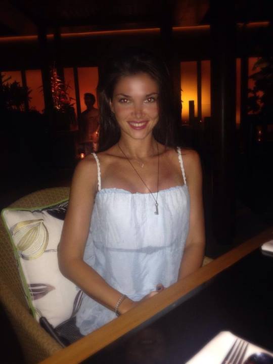 Aflata cu Viktor in Thailanda, Alina Puscas si-a regasit zambetul