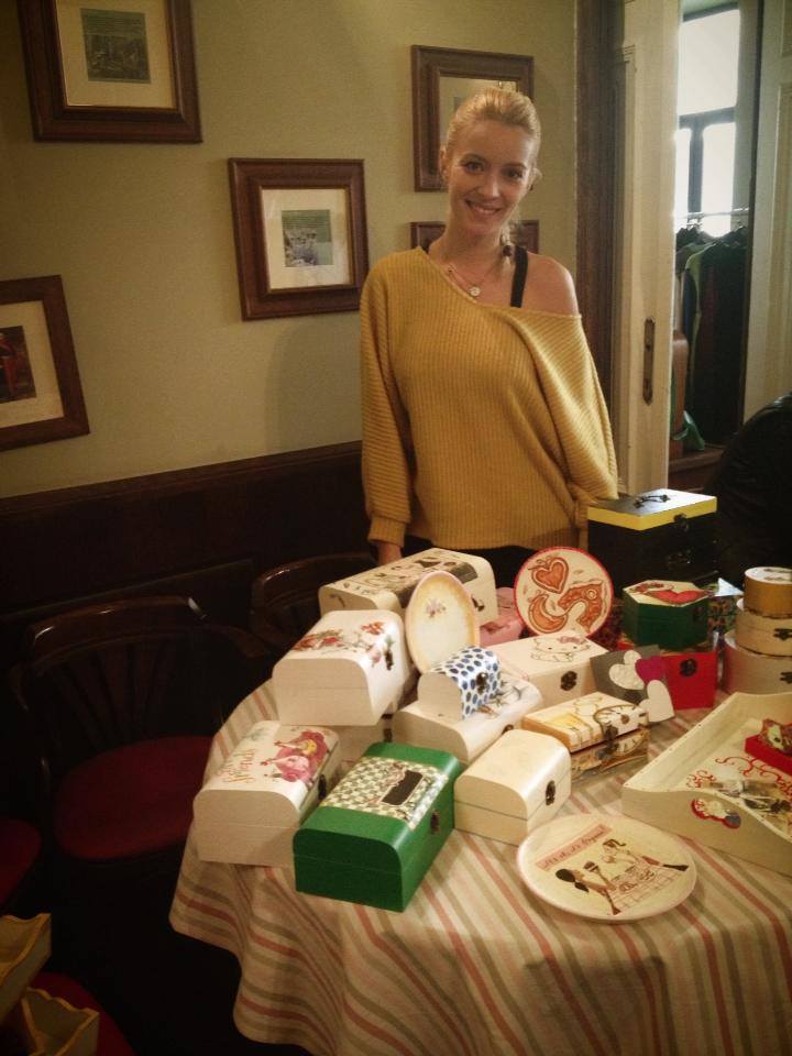 Actrita este pasionata de desen, iar cutiile de amintiri realizate de ea demonstreaza acest lucru sursa: Facebook