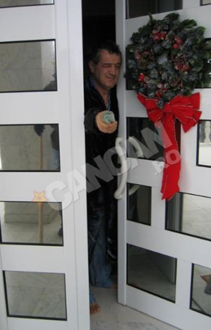 In fiecare an, Gigi ii primea pe tinerii care veneau cu Julamila cu foarte mult drag