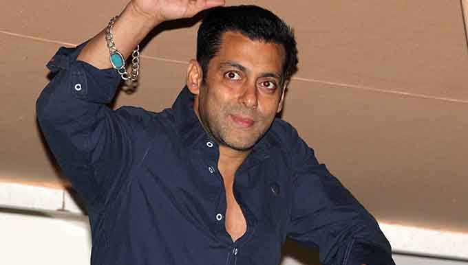 Salman s-a operat in 2011, insa durerile au devenit si mai accentuate