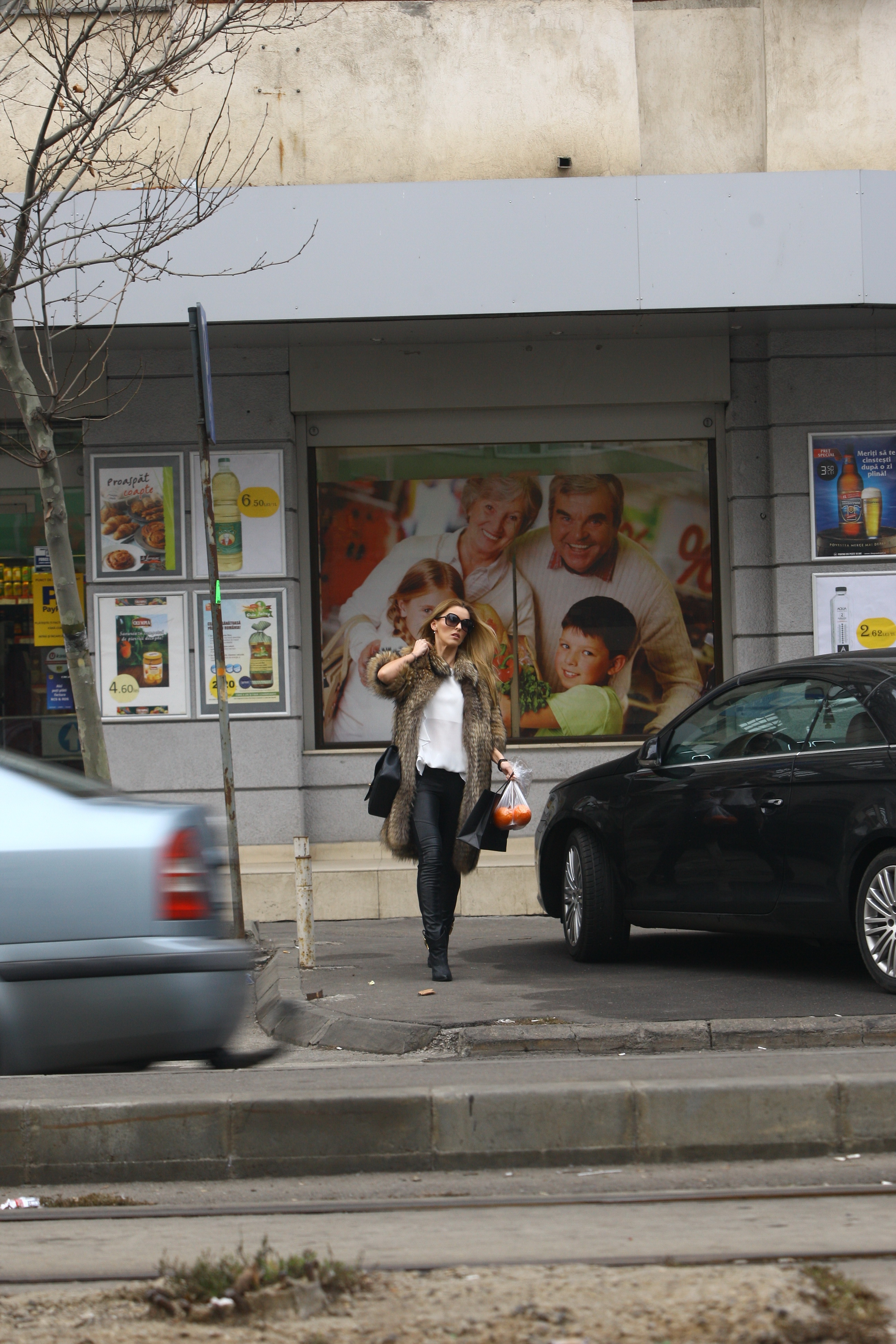 Inainte de a ajunge acasa, Denisa a mers la un supermarket ca sa cumpere niste protocale
