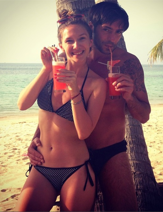 Adela Popescu se distreaza de minune in vacanta alaturi de iubitul ei