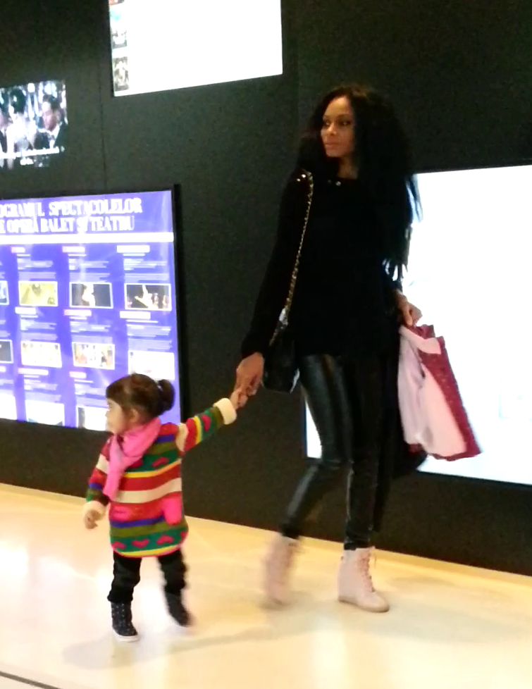 Laurette pleaca dezamagita pentru ca nu gasise niciun film sa vizioneze