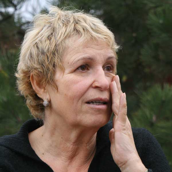 Gica strange si acum la piept hainele 