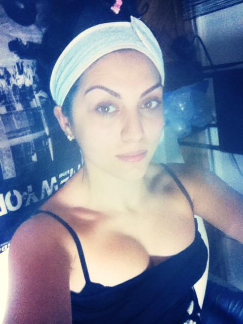 Doinita Oancea s-a pozat fara pic de machiaj si sanii la vedere