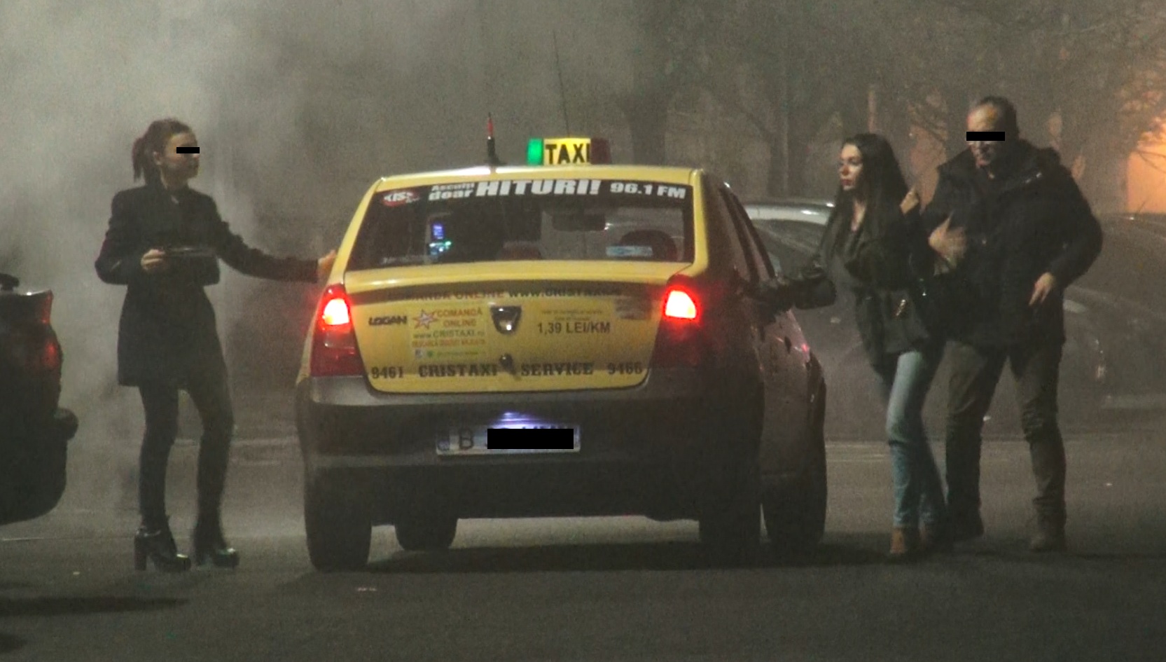 Catalina si cuplul de amici s-au delectat la un restaurant din zona Unirii