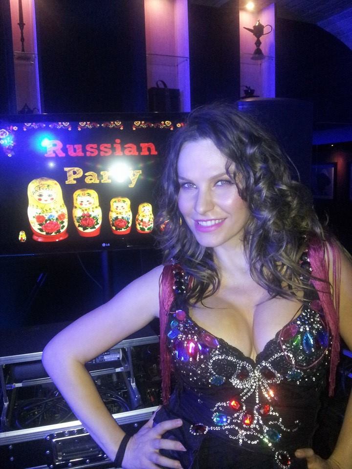 Anna Lesko a facut senzatie intr-un cazino cu silueta ei. Vedetei abia i se vede burtica