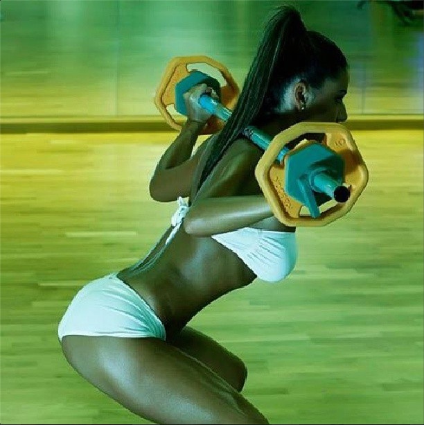 Roxana tragde din greu pentru a-si modela corpul