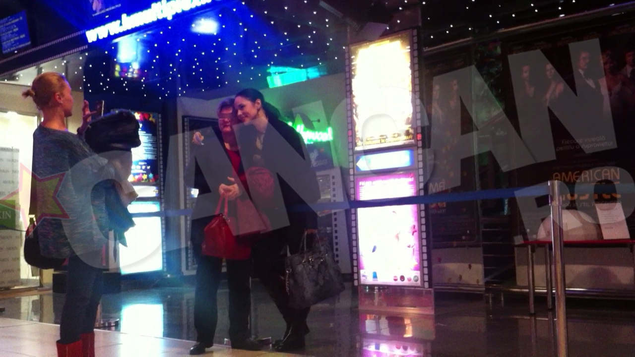 Andreea, zambitoare in preajma fanelor sale