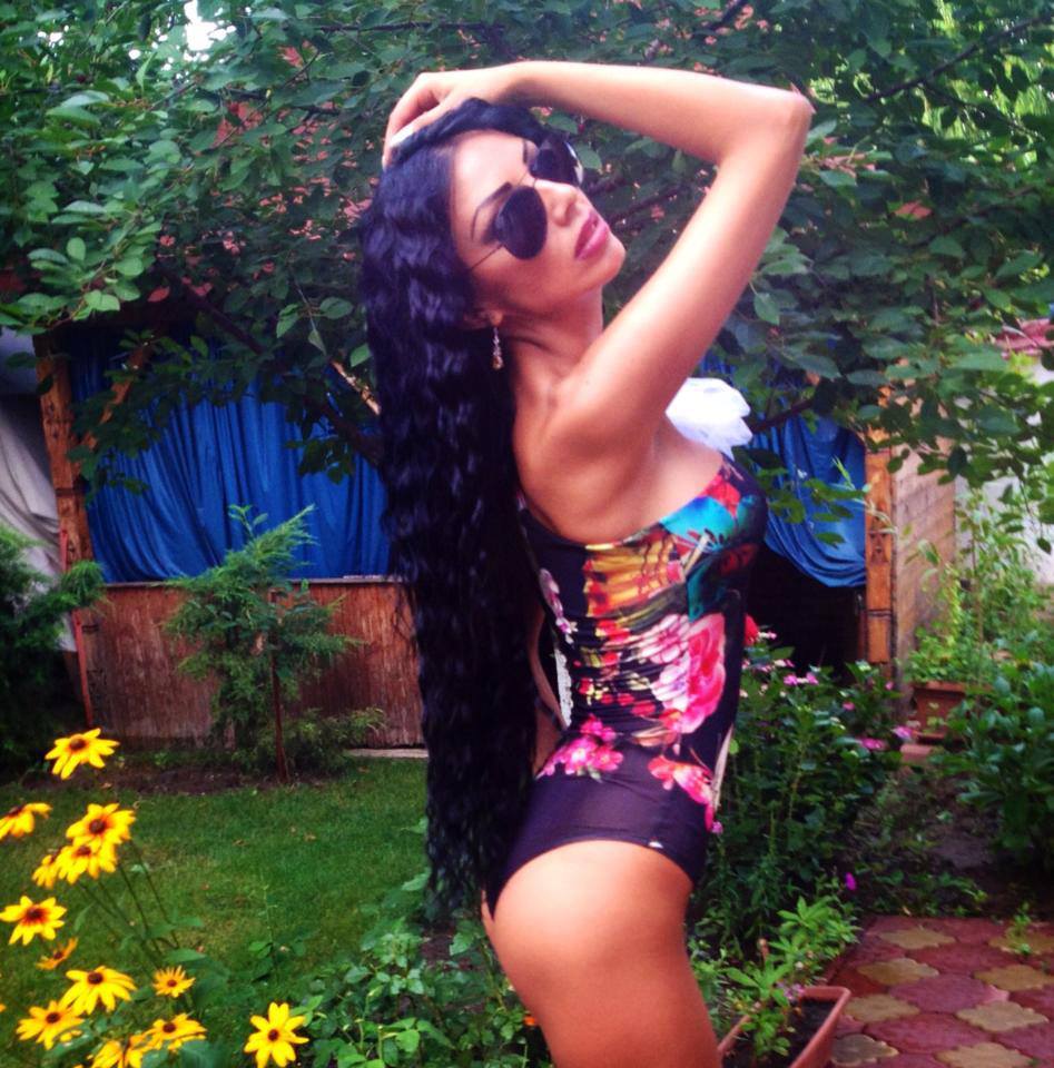 Andreea isi doreste un fund mai bombat si intentioneaza sa isi puna implanturi