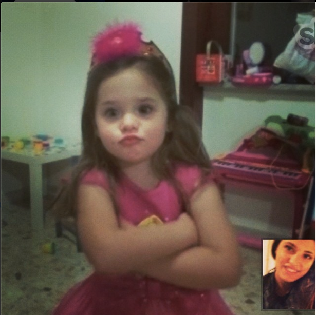 Maia abia asteapta sa isi vada mama