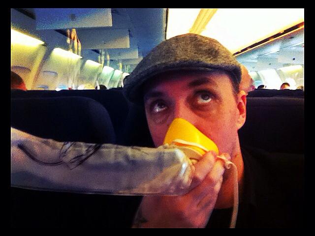 Paul si-a pus masca de oxigen si a incercat sa se calmeze