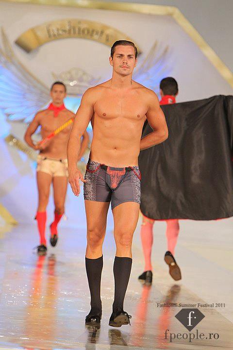 Sergiu Barboni a devenit cunoscut dupa ce a defilat pentru Catalin Botezatu