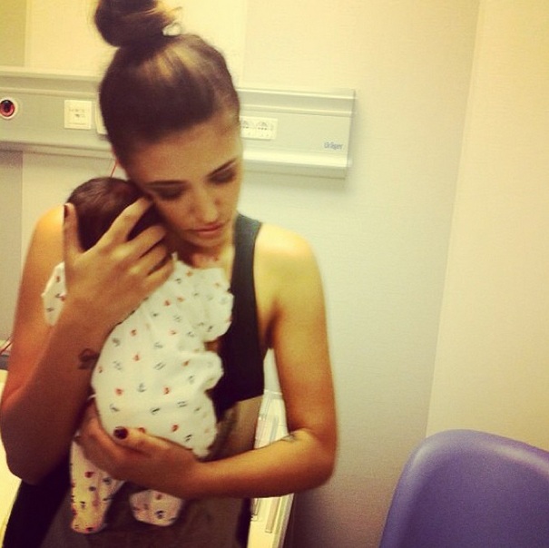 Antonia are grija de copilasul prietenei sale