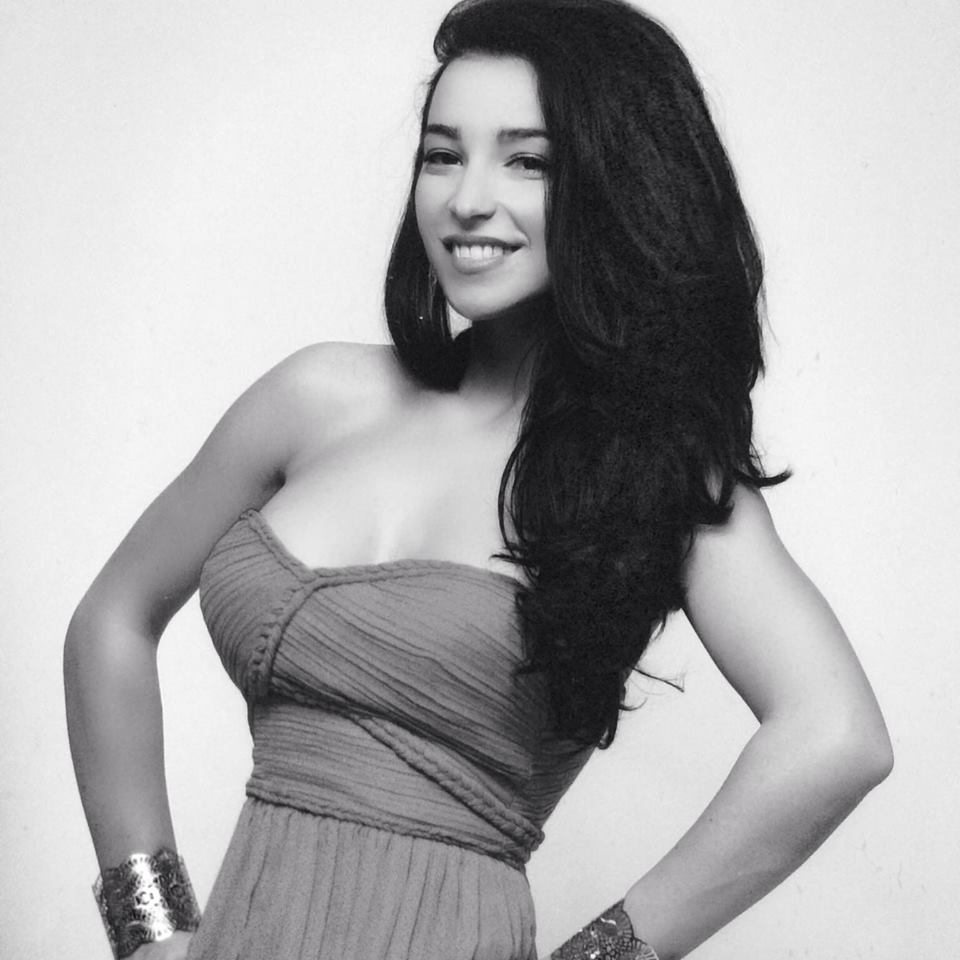 Acum, Bijou este o femeie sexy, care mizeaza foarte mult pe imaginea ei sursa: arhiva personala