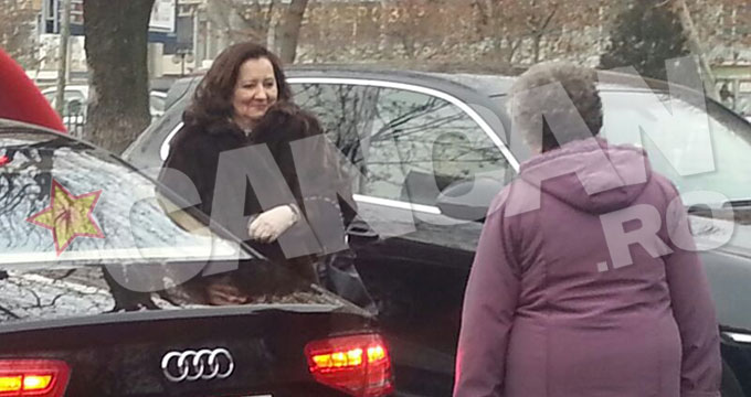 Mama Oanei a pazit-o, cat fiica ei a facut ultimele aranjamente, in masina