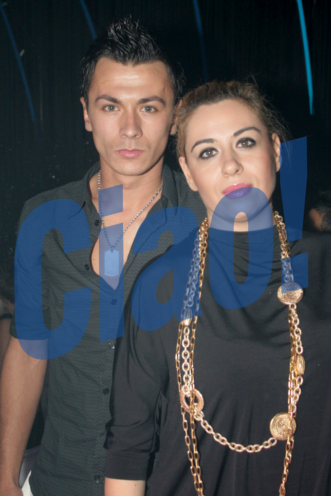 Liftierul Alex a parut indragostit de Oana