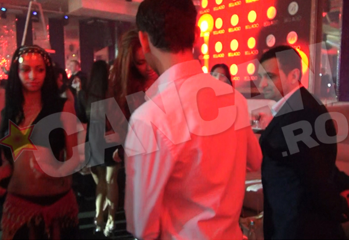 Tanarul i-a tinut Biancai telefonul in pantalonii lui, ceea ce denota o apropiere categorica