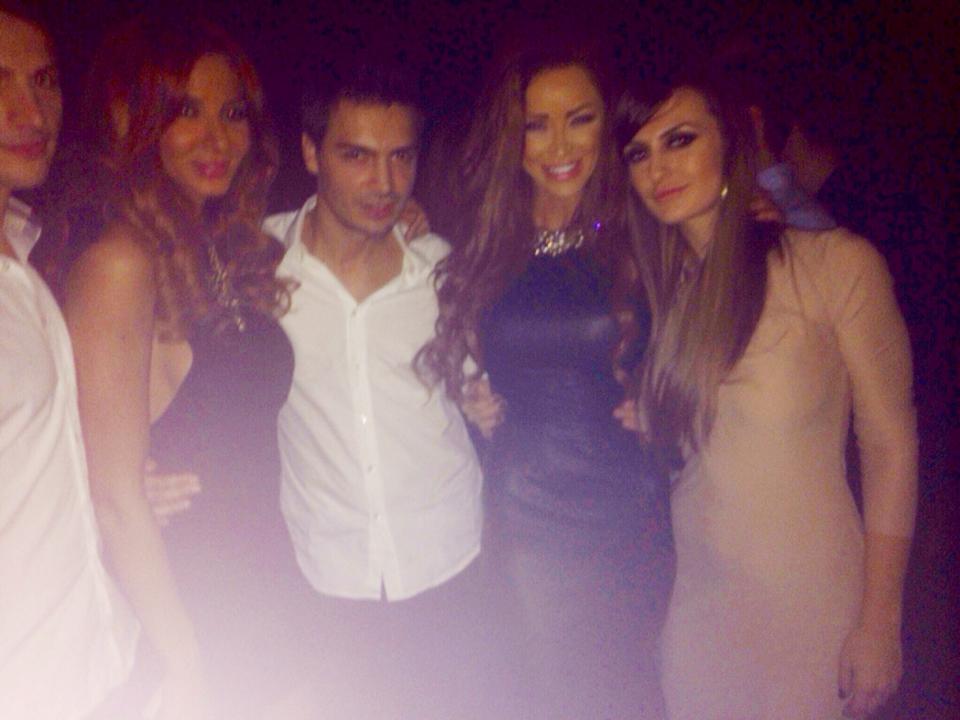 Bianca s-a distrat in club cu cativa prieteni