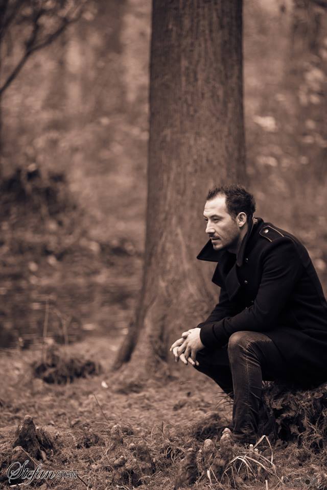 Se pare ca artistul nu a uitat-o nici acum pe frumoasa bruneta sursa: arhiva personala