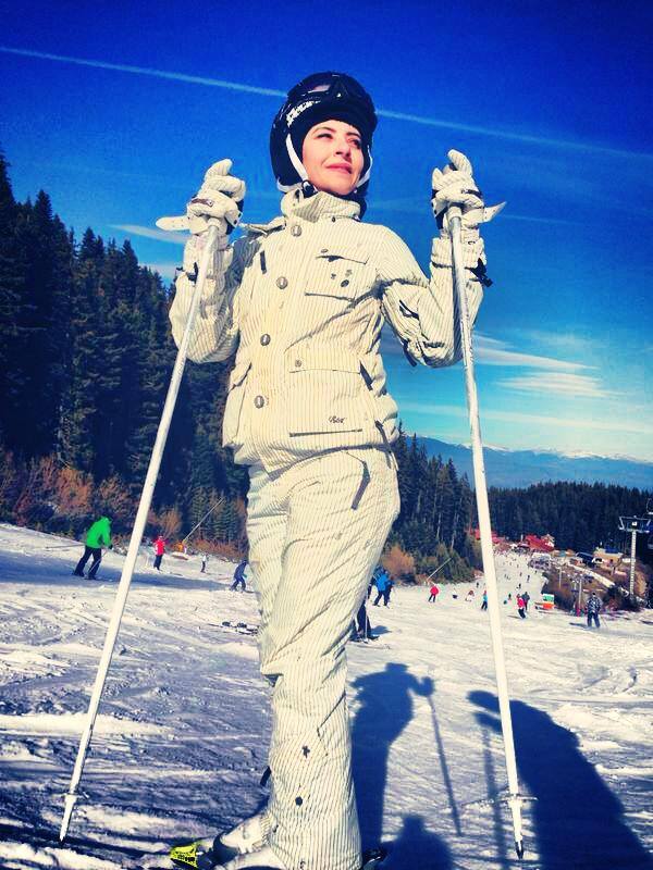 Giulia isi risca sanatatea pe partia de schi
