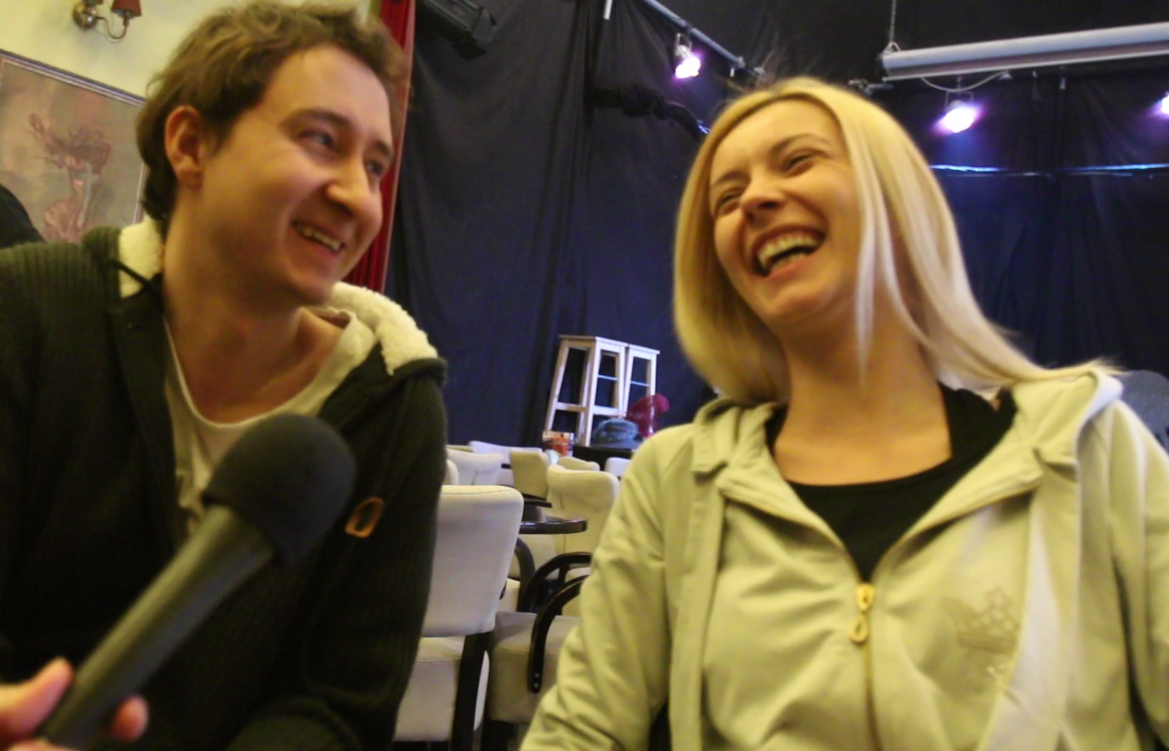 Cei doi se amuza copios atunci cand isi amintesc cum arata relatia lor de zi cu zi