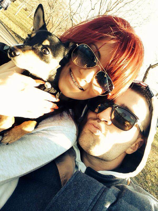 Sylvia si Dragos au iesit la plimbare alaturi de Skippy, catelul lor sursa: arhiva personala