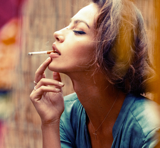 Daca intr-adevar e insarcinata, Madalina va trebui sa renunte la fumat