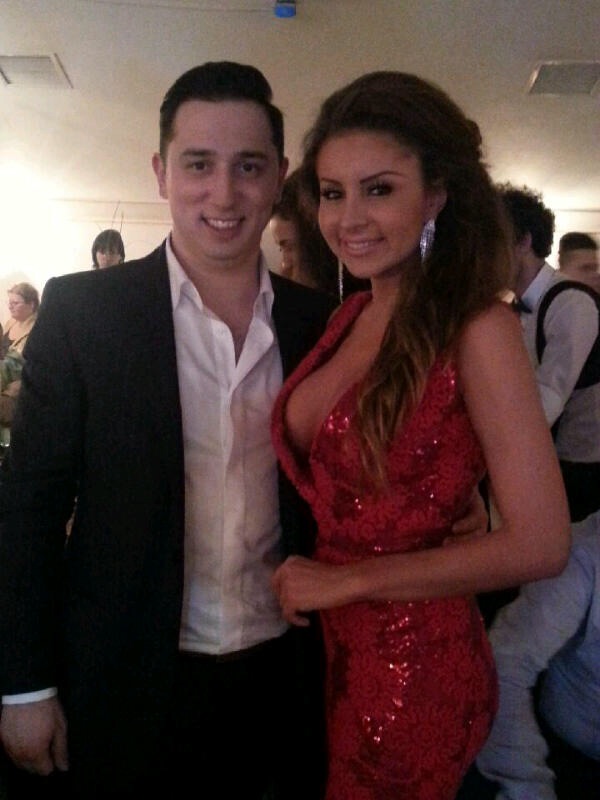 Roxana s-a indragostit acum mai putin de o luna