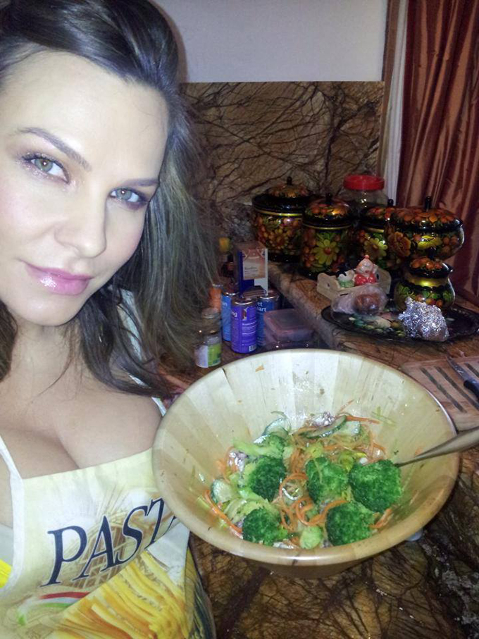 Anna mananca ciorba de caracatita la micul dejun