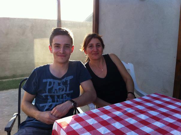 Andrei, alaturi de mama lui, Elvira sursa: arhiva personala
