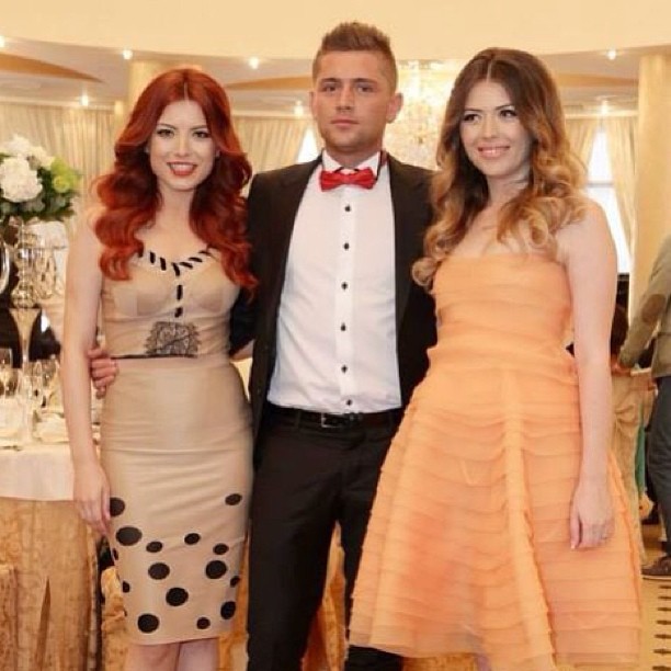 Costin Gheorghe, alaturi de surorile sale, Elena si Ana sursa: arhiva personala