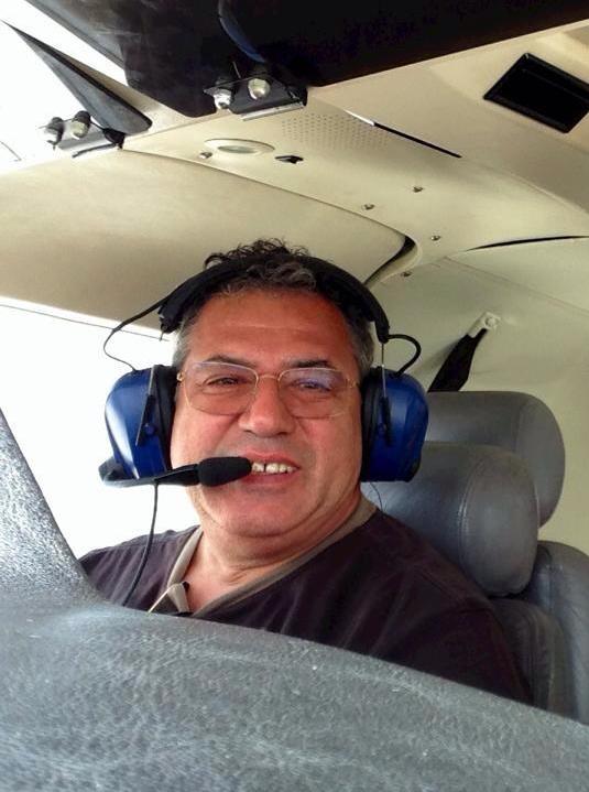 Pilotul avea peste 16.000 de ore de zbor